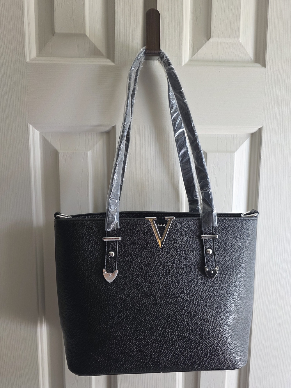 V-Accent Black Vegan Leather Bag. Wallet And Crossbody Strap Included.